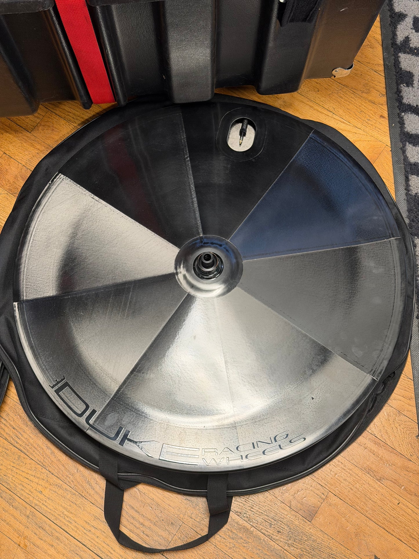 DUKE Baccara X 78 + Hurricane Disc Wheelset