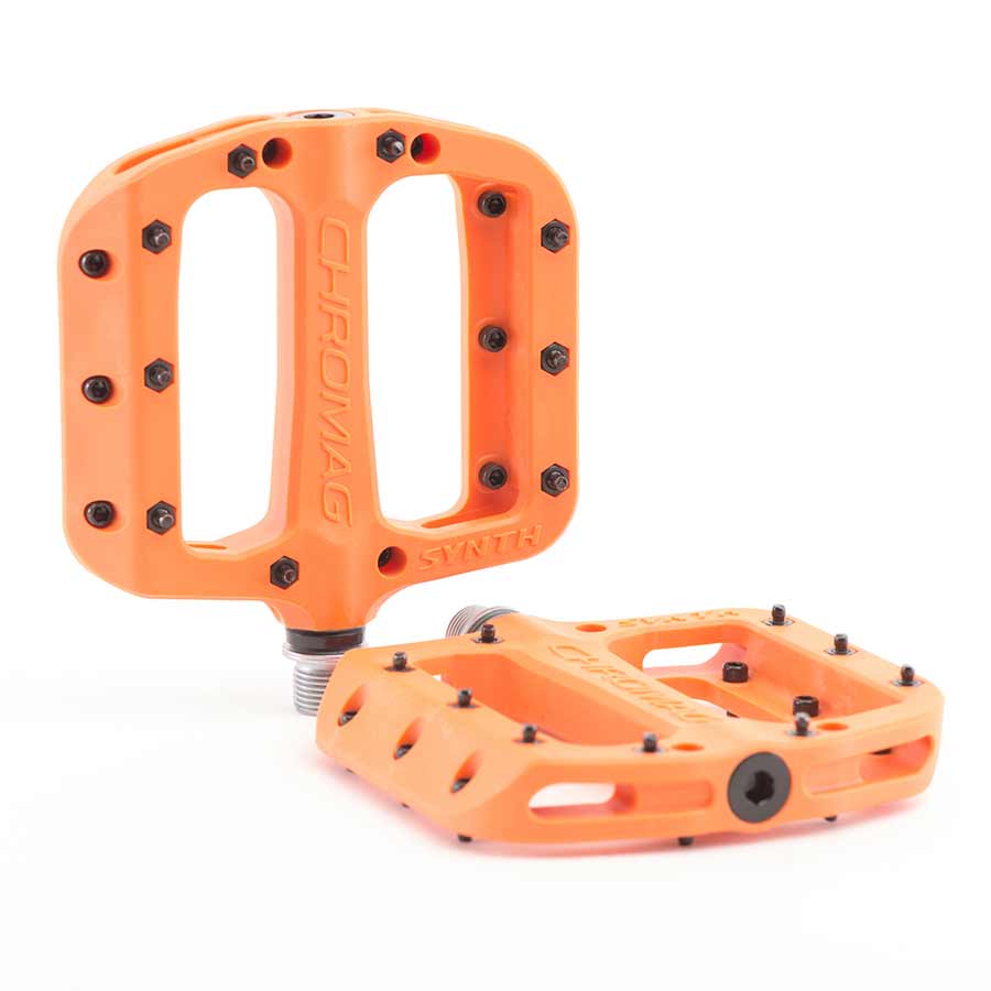 Chromag, Synth, Platform Pedals, Nylon body, Cr-Mo axle, 9/16'', Black