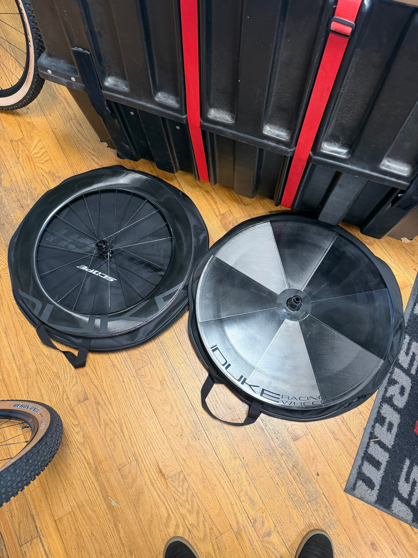 DUKE Baccara X 78 + Hurricane Disc Wheelset